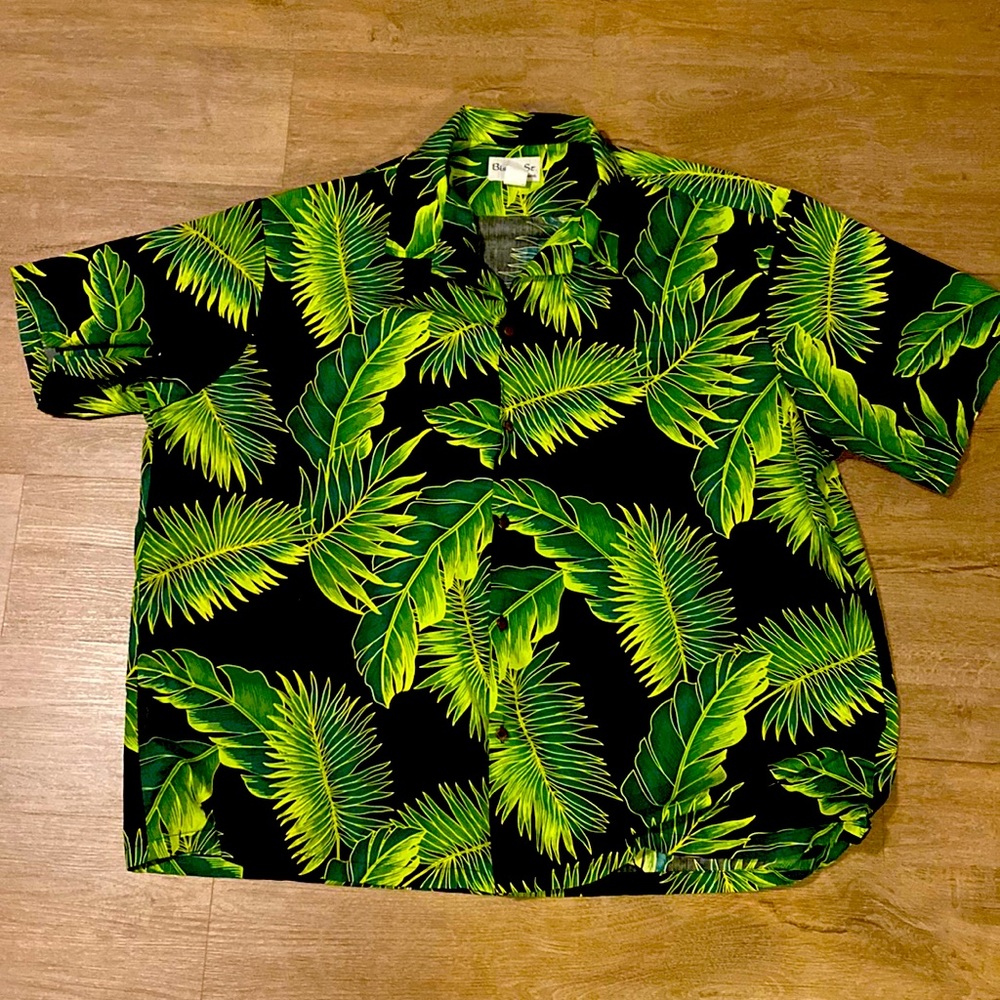 Hawaiian 🌺 floral short sleeve button up